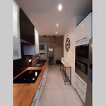 Grand Confort Au Coeur De 아파트